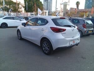 מאזדה 2 22 לבנה2